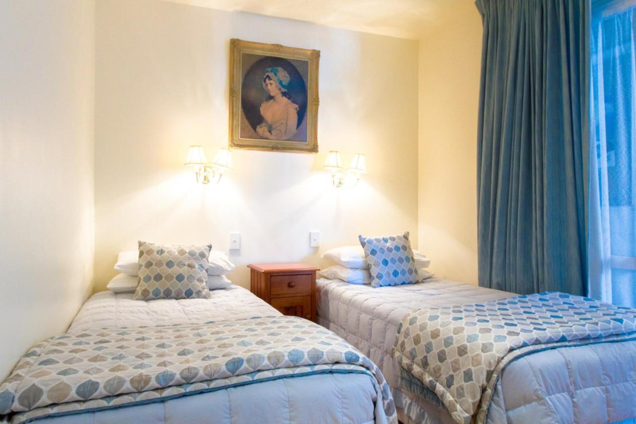 Commodores Lodge ラッセル エクステリア 写真